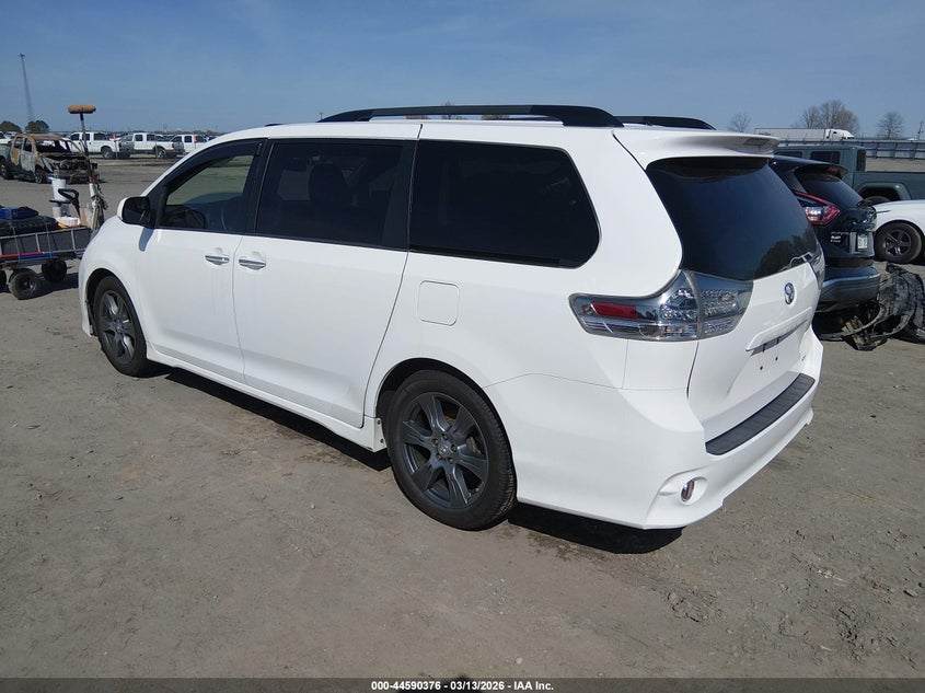 2017 Toyota Sienna Se Premium 8 Passenger