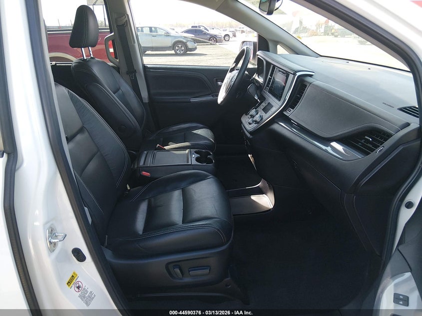 2017 Toyota Sienna Se Premium 8 Passenger