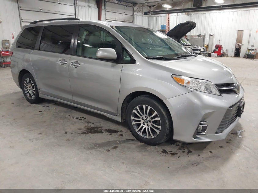 2018 Toyota Sienna Xle 8 Passenger