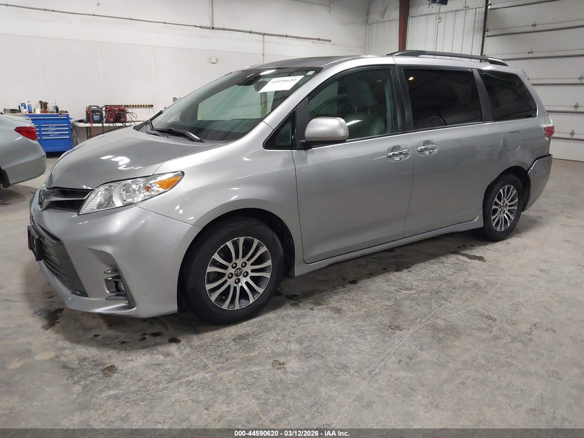 2018 Toyota Sienna Xle 8 Passenger