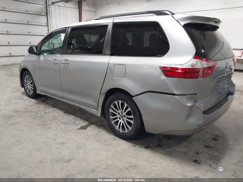 2018 Toyota Sienna Xle 8 Passenger