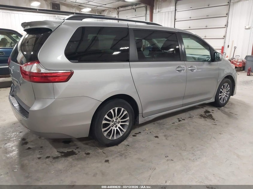 2018 Toyota Sienna Xle 8 Passenger