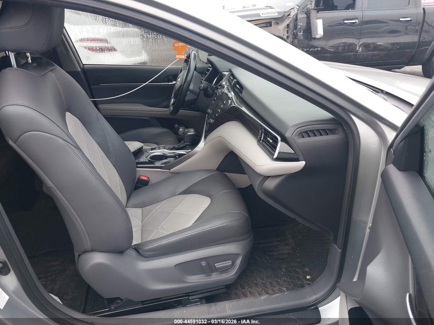 2019 Toyota Camry Hybrid Xle