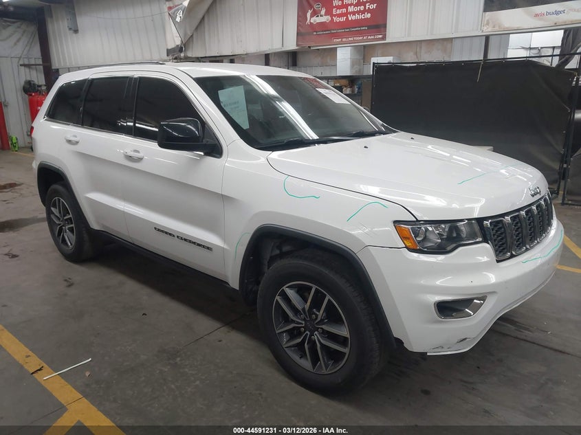 2017 Jeep Grand Cherokee Laredo 4X2