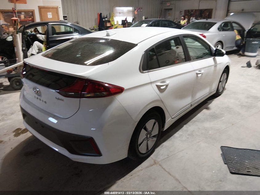 2022 Hyundai Ioniq Hybrid Se