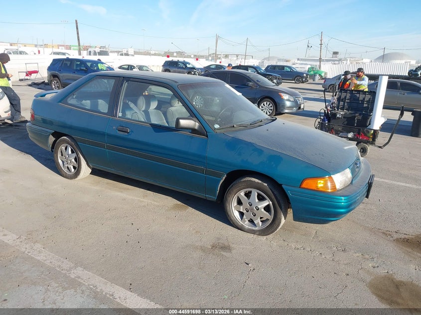 1FAPP11J5PW248054 FORD ESCORT Photo 1