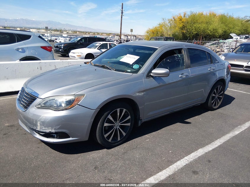 2013 Chrysler 200 Touring