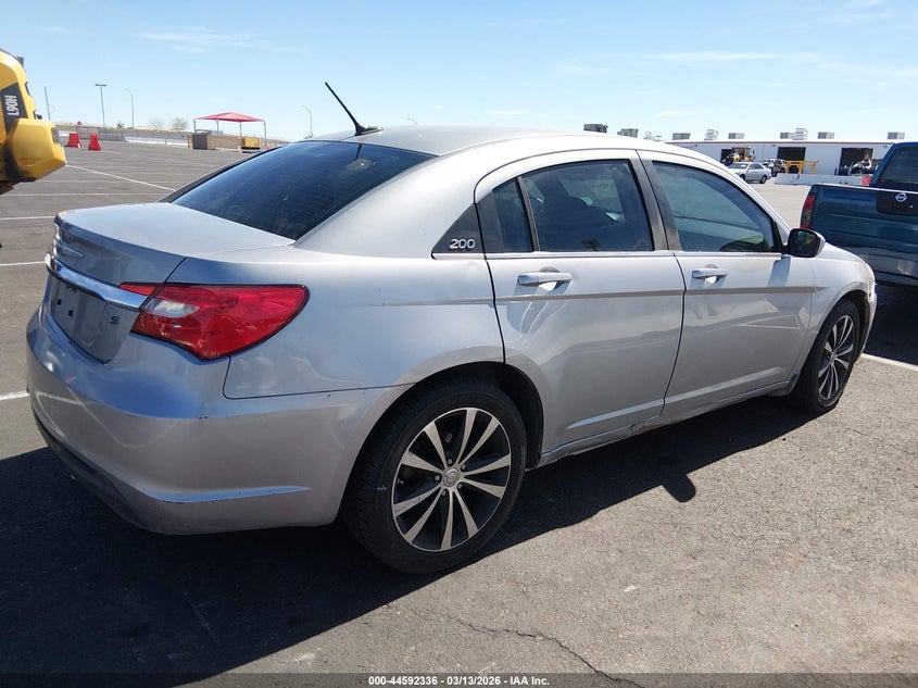 2013 Chrysler 200 Touring