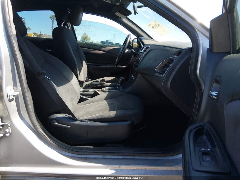 2013 Chrysler 200 Touring