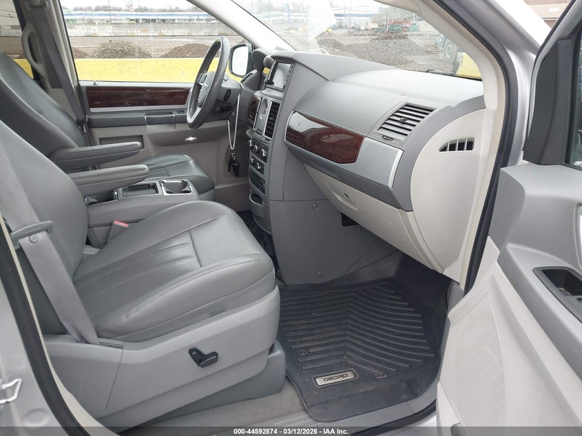 AtlanticExpress - Chrysler Town & Country