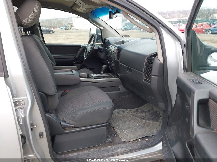 2011 Nissan Titan Sv