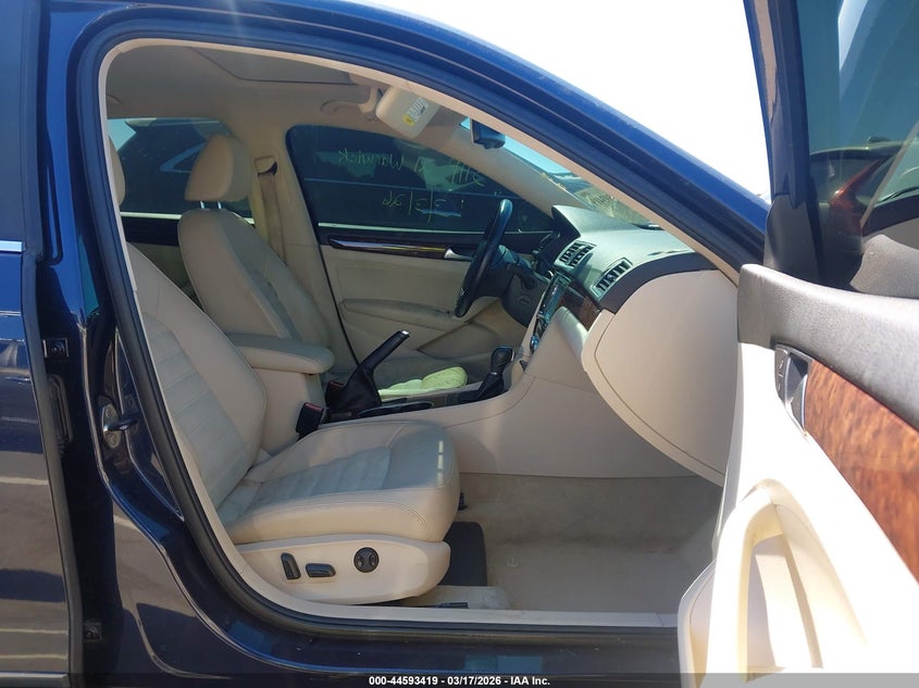 2013 Volkswagen Passat 2.5L Sel Premium