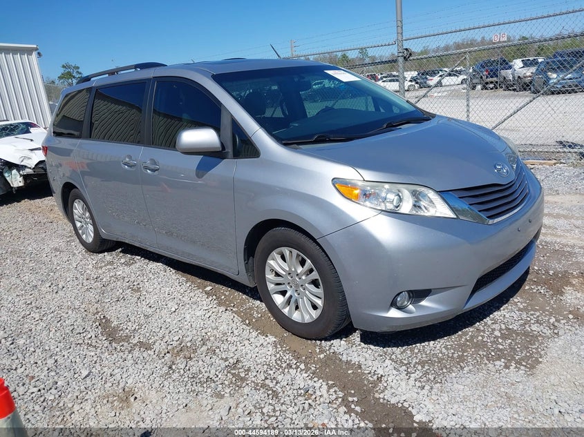 2015 Toyota Sienna Xle Premium 8 Passenger