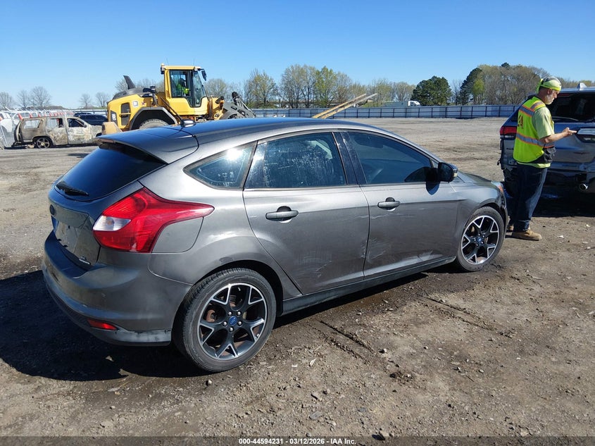 1FAHP3K26CL415444 2012 Ford Focus 2.0 Se grey