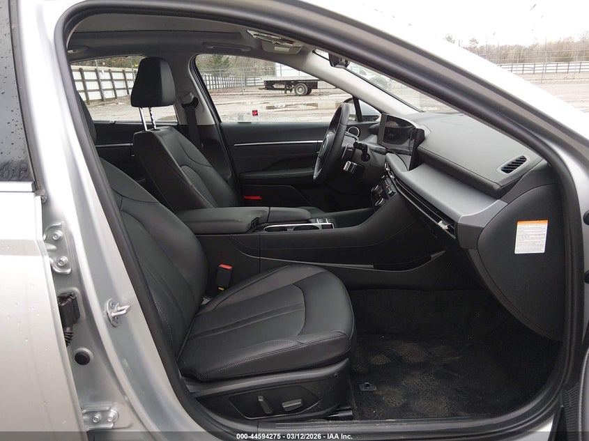 2025 HYUNDAI SONATA HYBRID auction photo 5