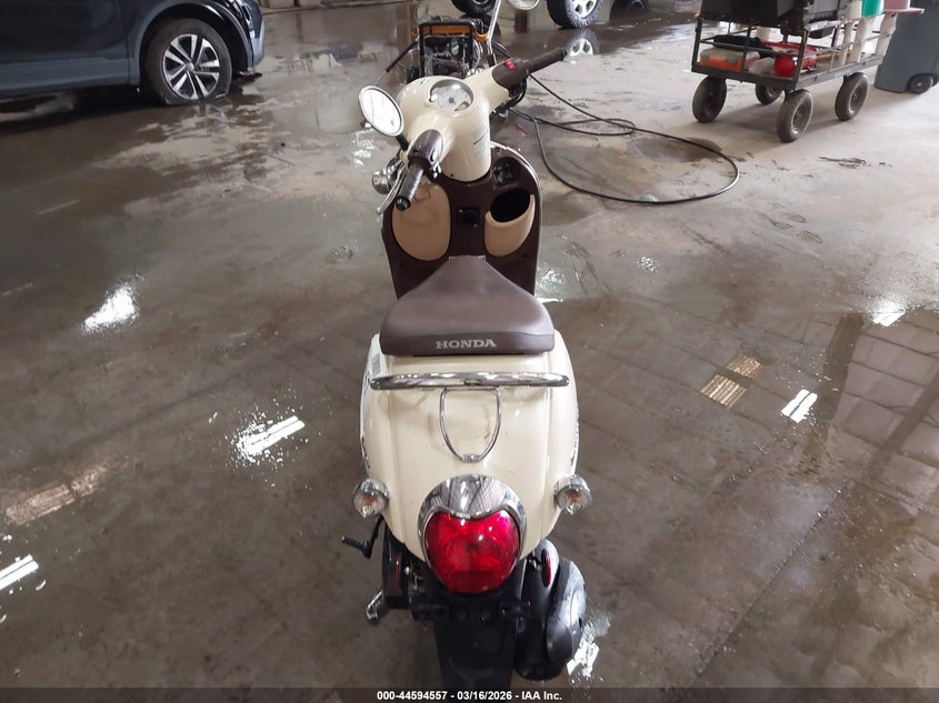 VIN JH2AF7712JK201373 2018 HONDA NCW50