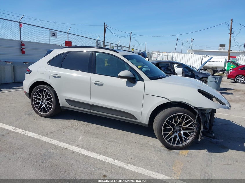 2020 PORSCHE MACAN
