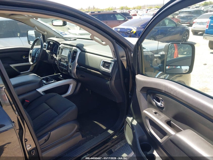 2017 Nissan Titan Sv