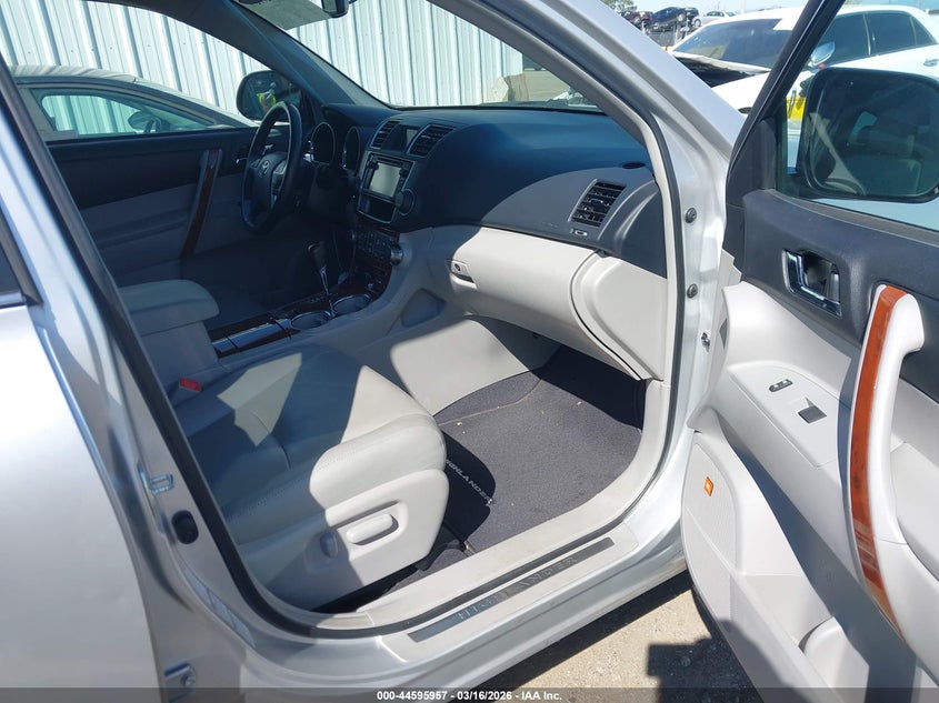 2013 Toyota Highlander Limited V6