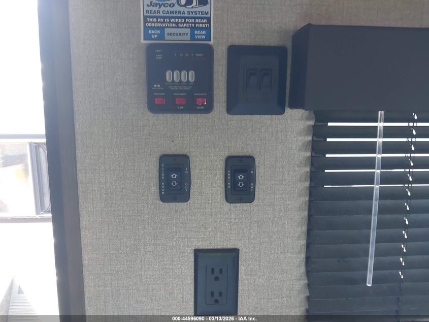 1UJBJ0BR6L17S0791 2020 Jayco Other Silver