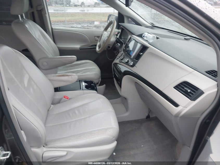 2011 Toyota Sienna Le V6