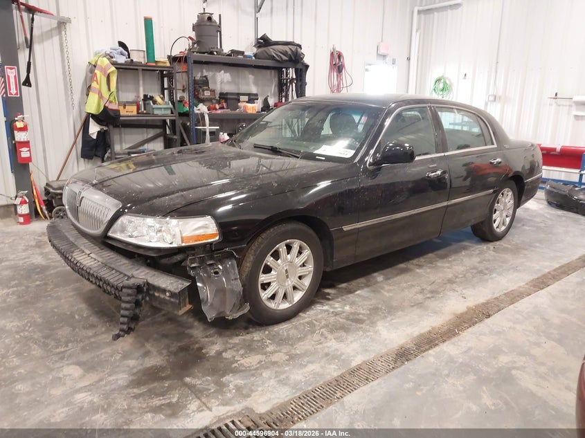 2011 Lincoln Town Car Signature Limited