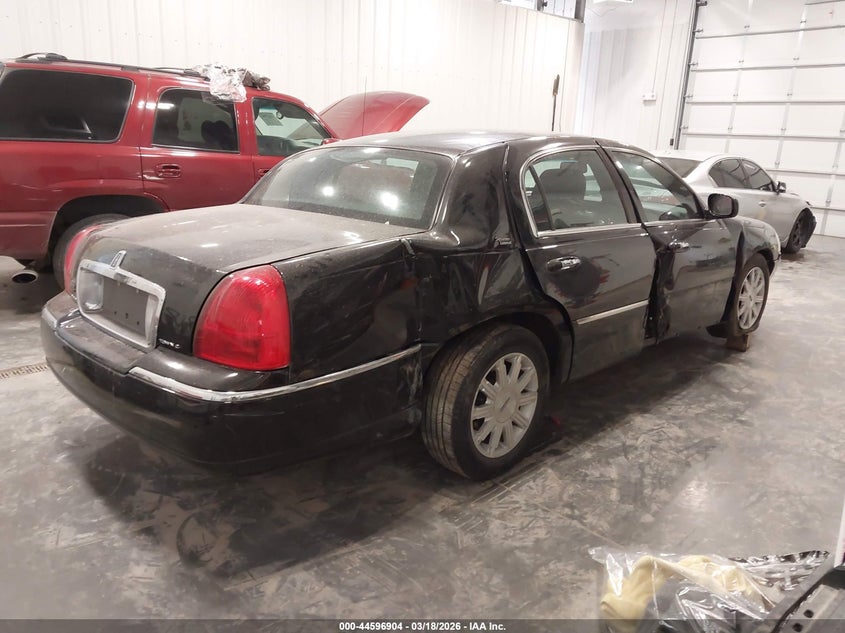 2011 Lincoln Town Car Signature Limited