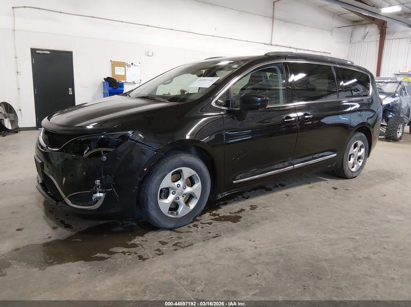 2017 Chrysler Pacifica Touring-L Plus