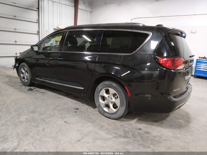 2017 Chrysler Pacifica Touring-L Plus