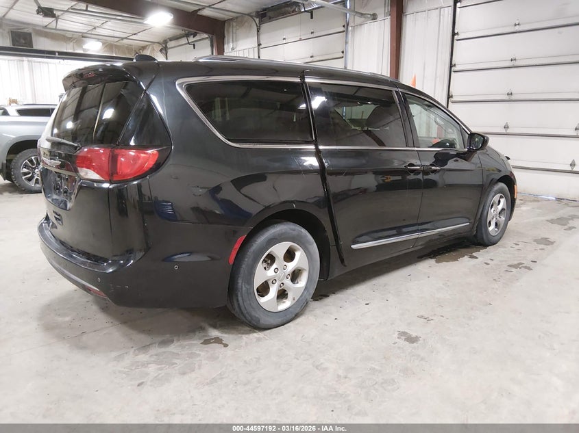 2017 Chrysler Pacifica Touring-L Plus