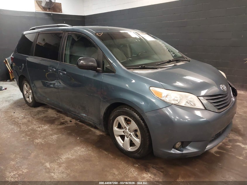 2016 Toyota Sienna Le 8 Passenger