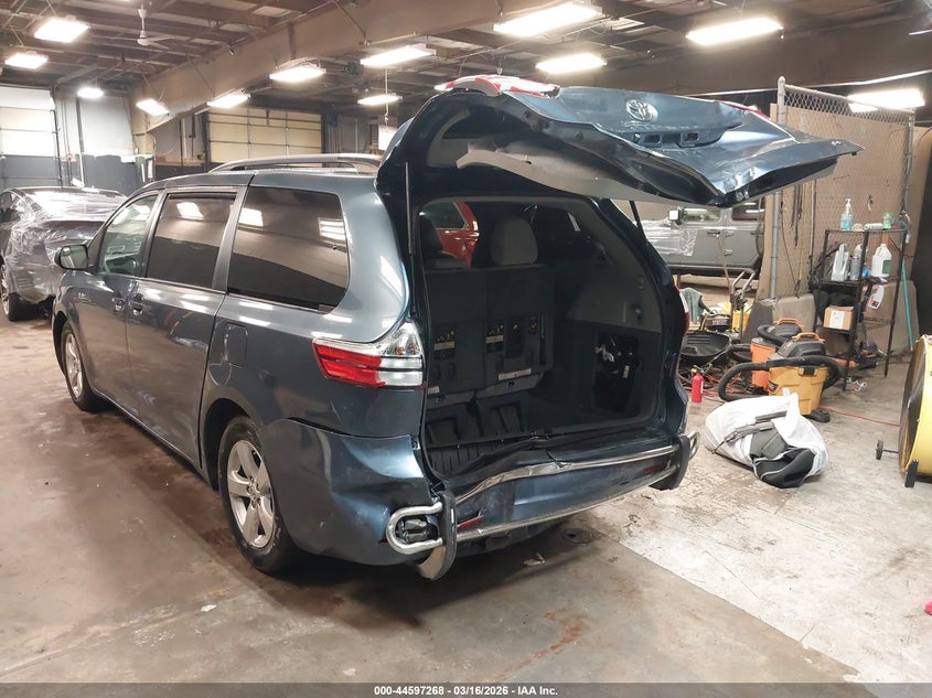 2016 Toyota Sienna Le 8 Passenger