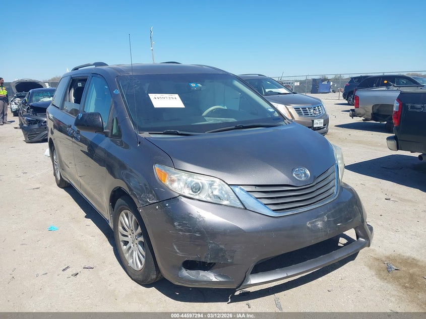 2014 Toyota Sienna Xle V6 8 Passenger