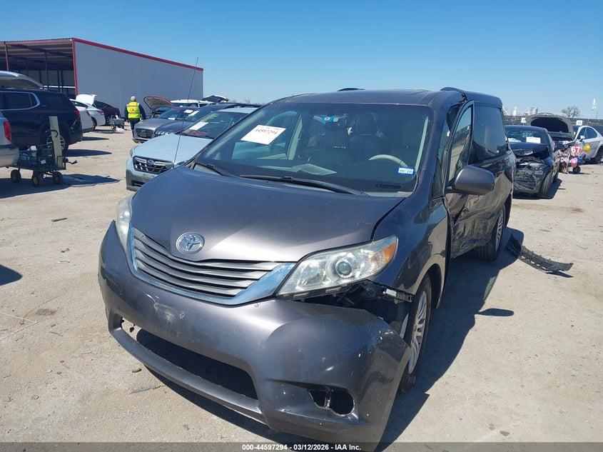 2014 Toyota Sienna Xle V6 8 Passenger