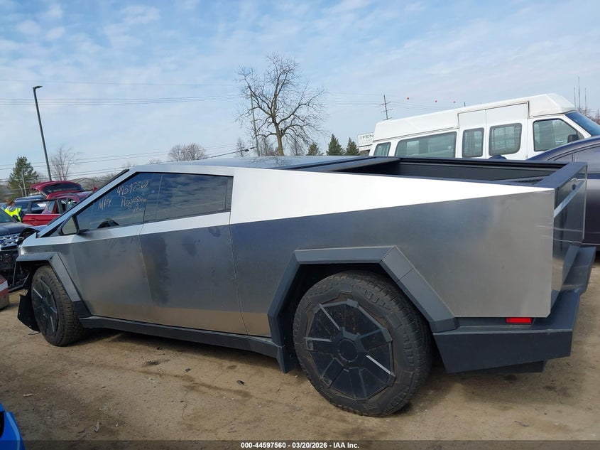 2024 Tesla Cybertruck All-Wheel Drive VIN: 7G2CEHED9RA053653 Lot: 44597560