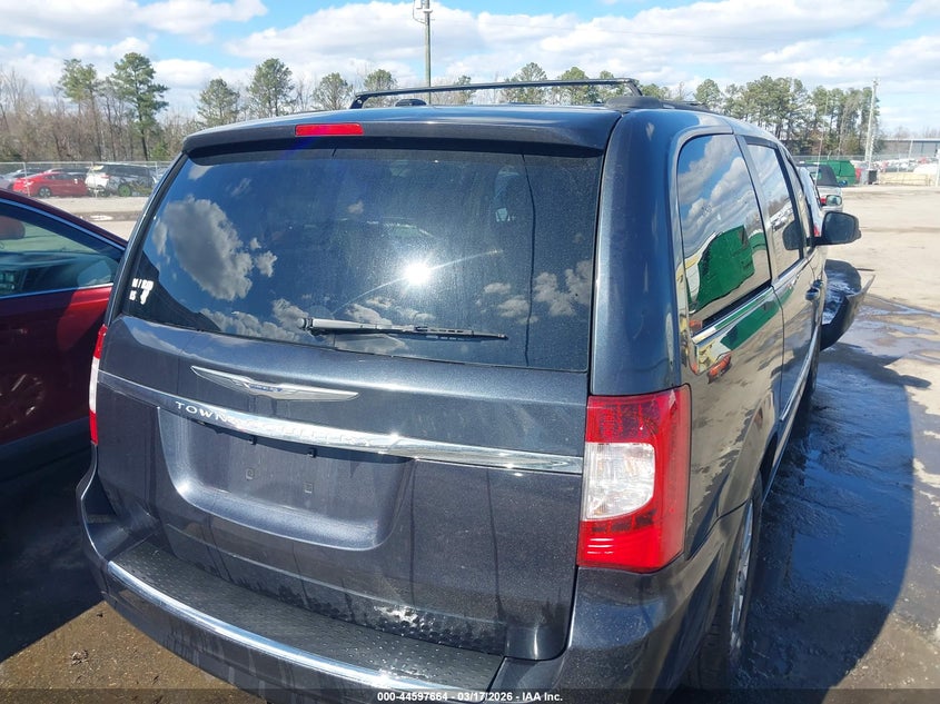 2013 Chrysler Town & Country Touring