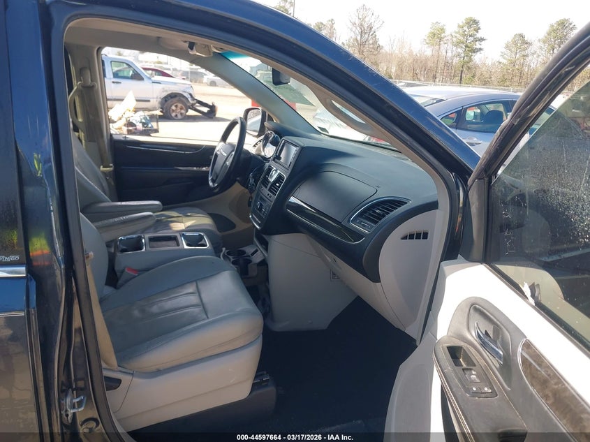 2013 Chrysler Town & Country Touring