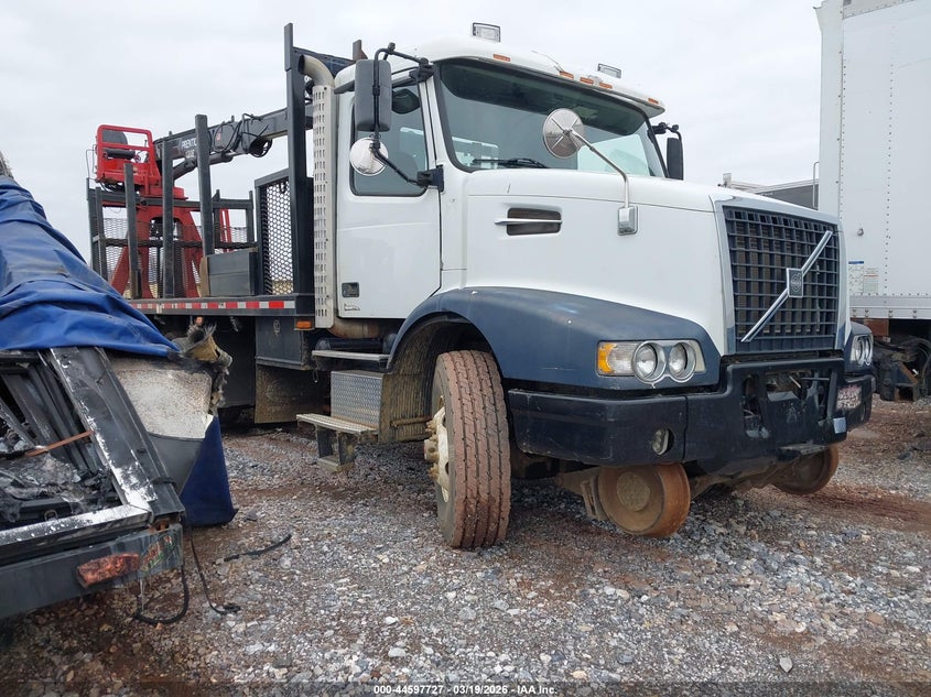 2003 VOLVO VHD
