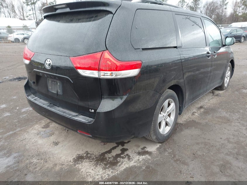 2013 Toyota Sienna Le V6 8 Passenger