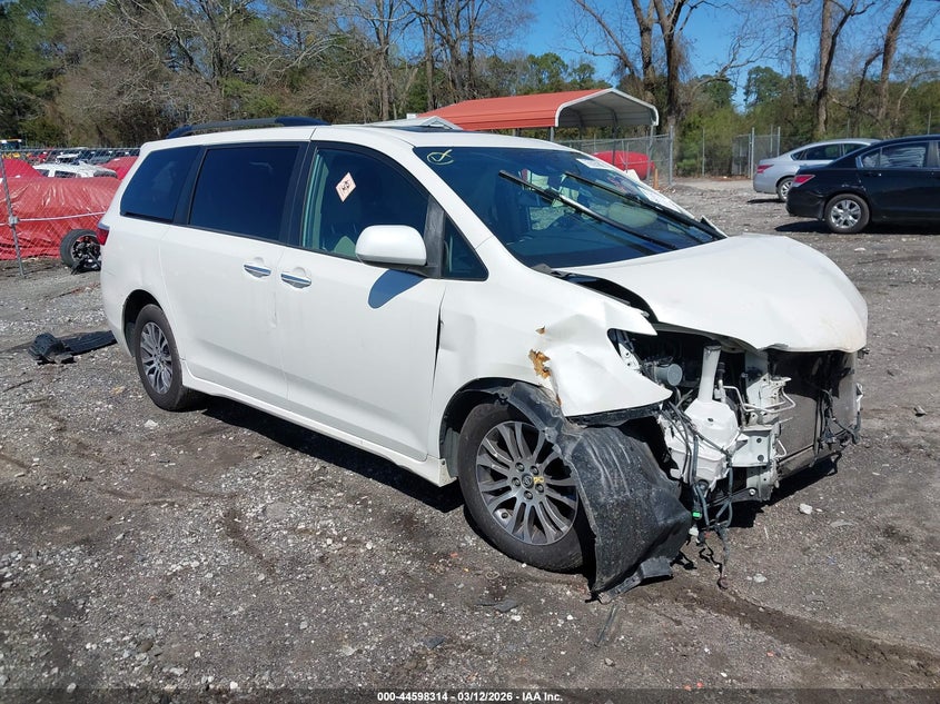 2019 Toyota Sienna Xle 8 Passenger