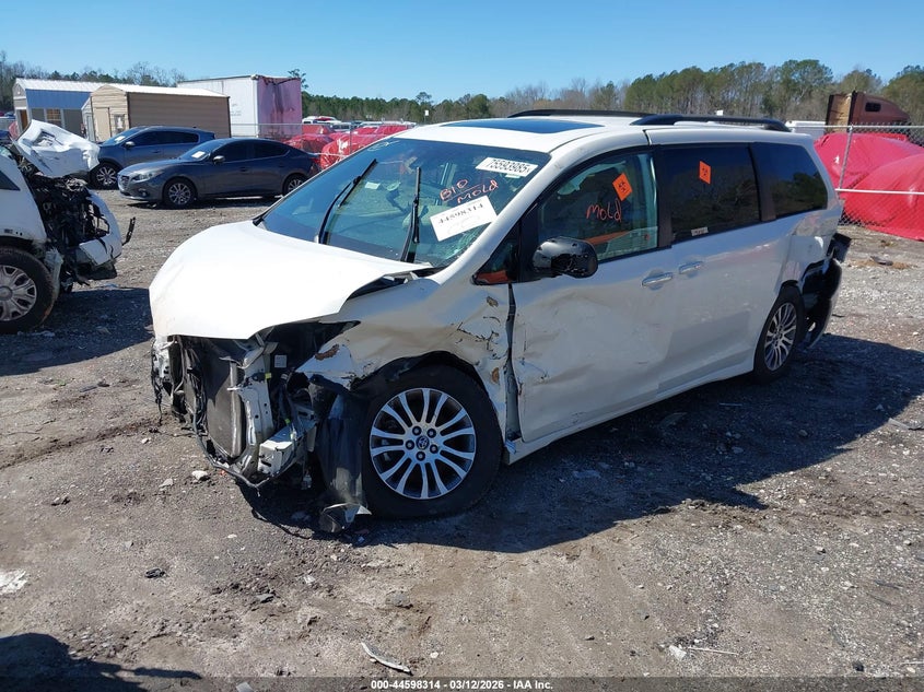 2019 Toyota Sienna Xle 8 Passenger