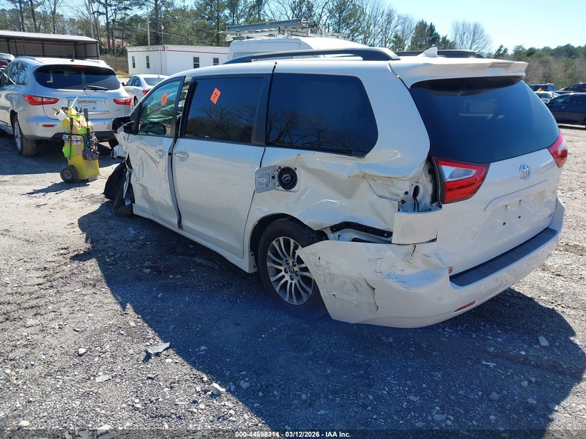 2019 Toyota Sienna Xle 8 Passenger