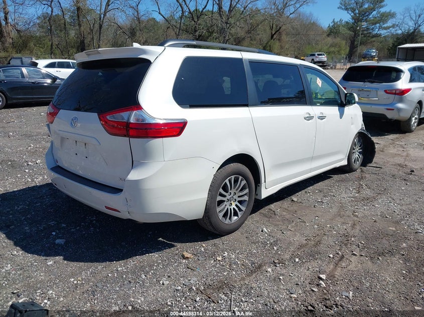 2019 Toyota Sienna Xle 8 Passenger