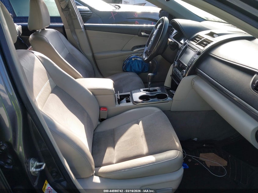 2014 Toyota Camry Hybrid Xle