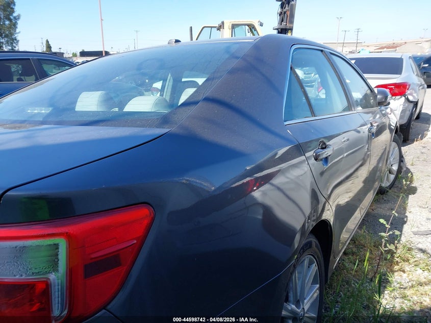 2014 Toyota Camry Hybrid Xle