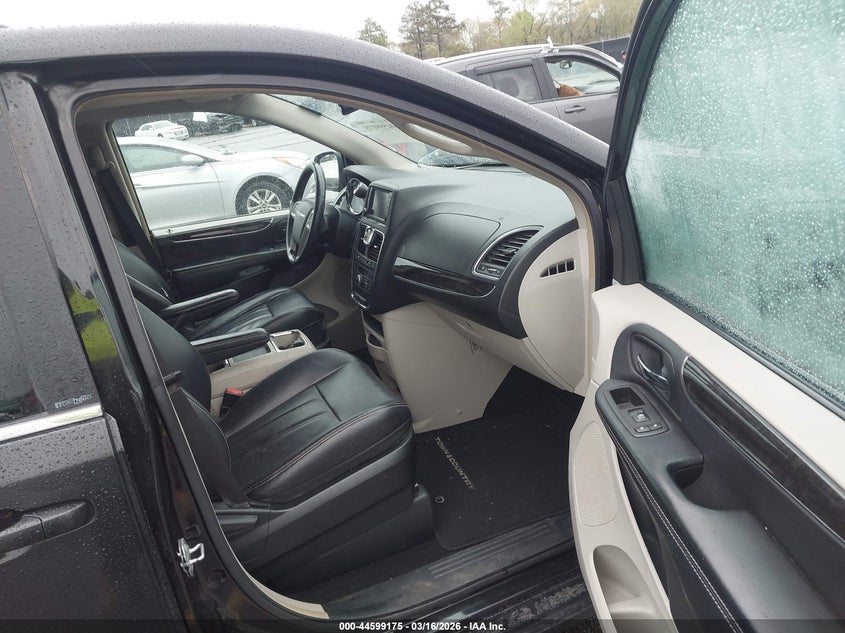 2014 Chrysler Town & Country Touring