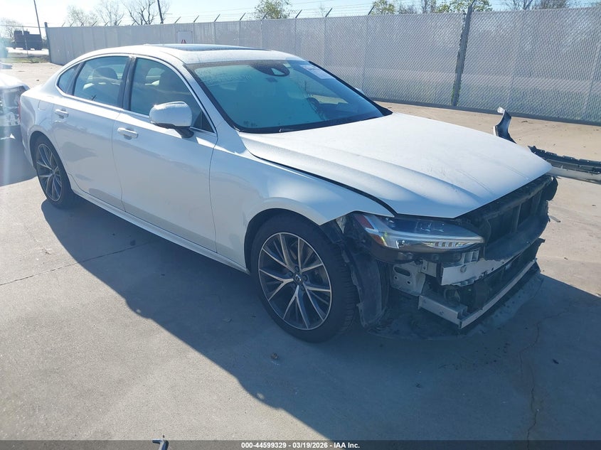 2020 Volvo S90 T6 Momentum