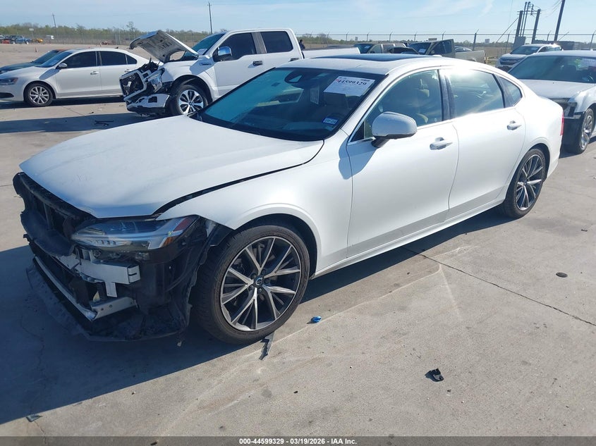 2020 Volvo S90 T6 Momentum