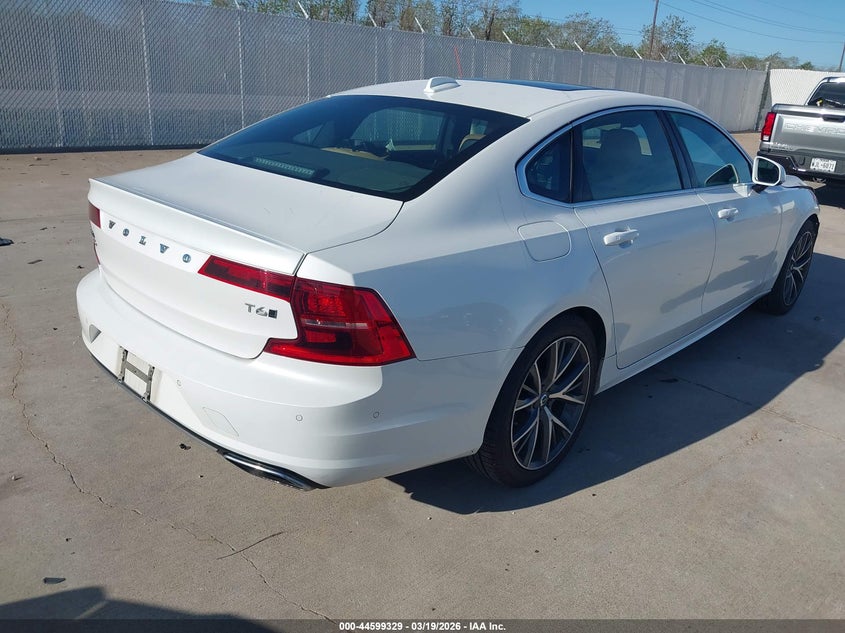 2020 Volvo S90 T6 Momentum