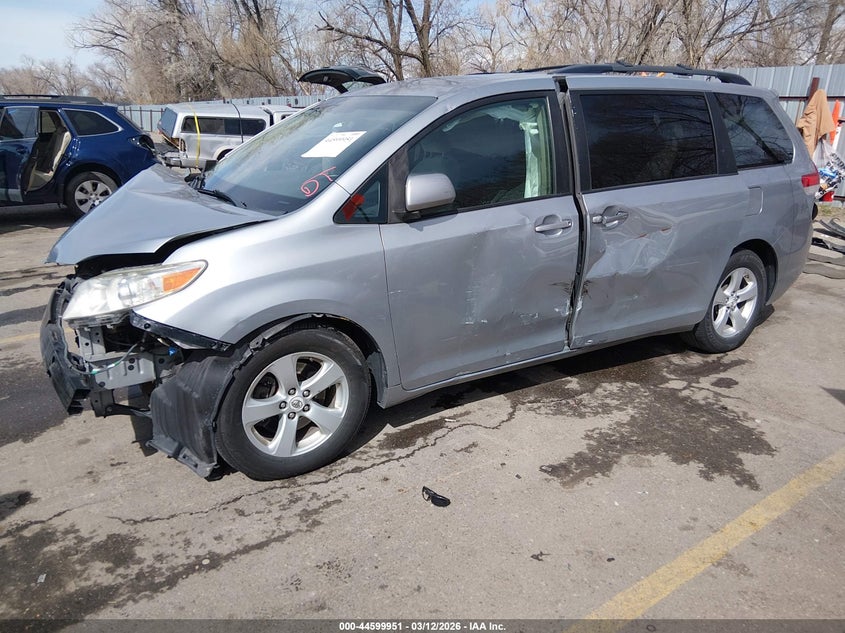 2011 Toyota Sienna Le V6 5TDKK3DC0BS046016 photo 1
